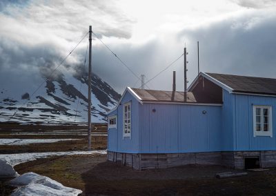 "The blue arctic house", Ny Alesund, Spitzberg Island, Northest Arctic Village, © Loïc Dorez.