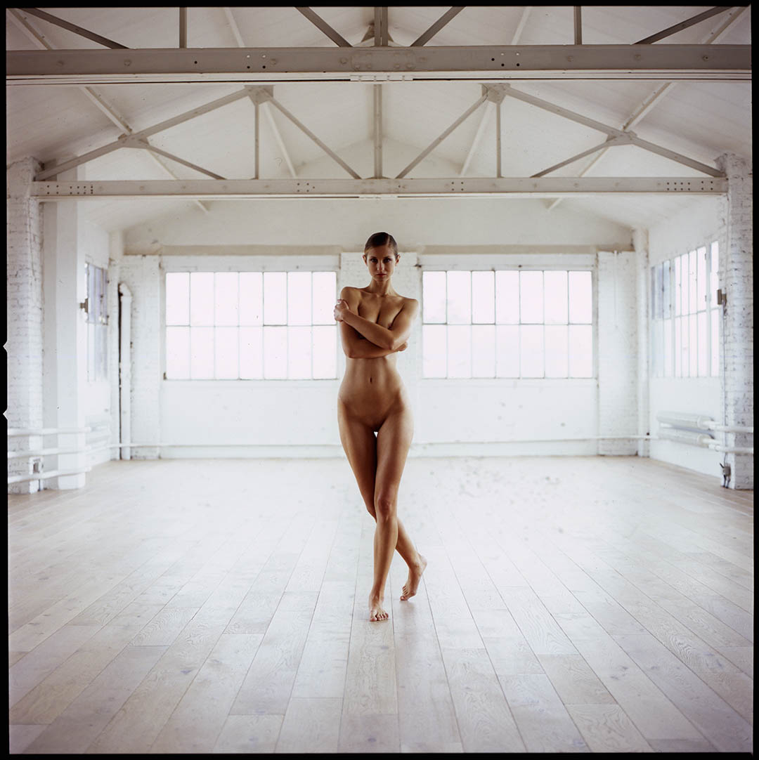 Nude art shooting with playmate Stana K in daylight parisian studio, © Loïc Dorez.